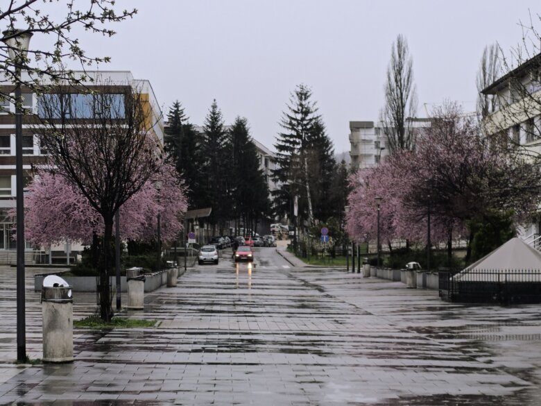 Pretežno oblačno vrijeme sa slabom kišom i susnježicom