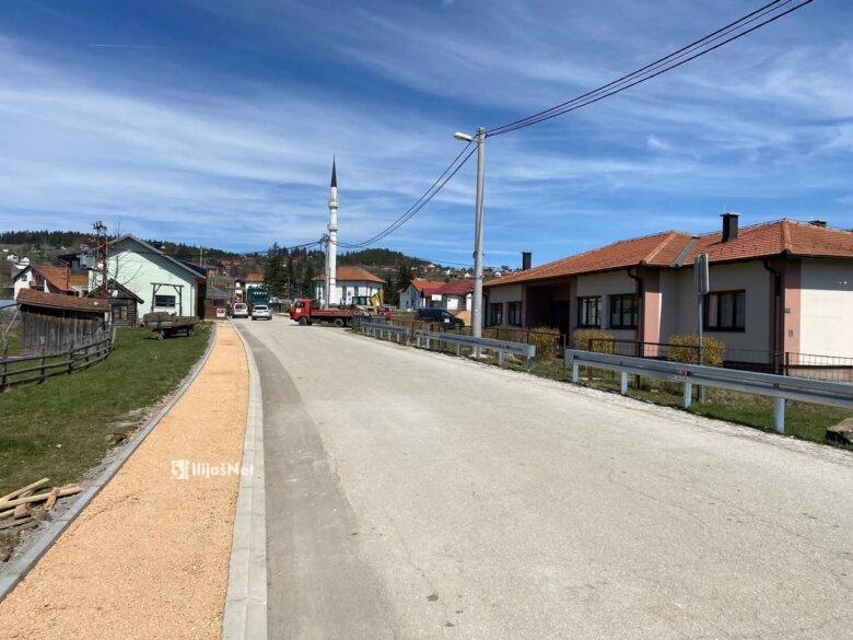 CITAR iz Ilijaša započeo asfaltiranje trotoara u Crnoj Rijeci