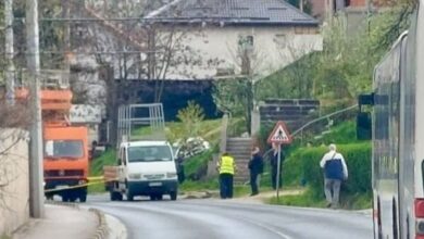 Jedan radnik zadobio teže povrede, drugi lakše: Ispali iz korpe prilikom postavljanja trolejbuske mreže