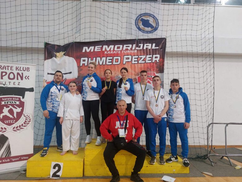 Nove medalje i odličan nastup za KK “Rašid Buća” na karate turniru “Memorijal Ahmed Pezer” u Vitezu