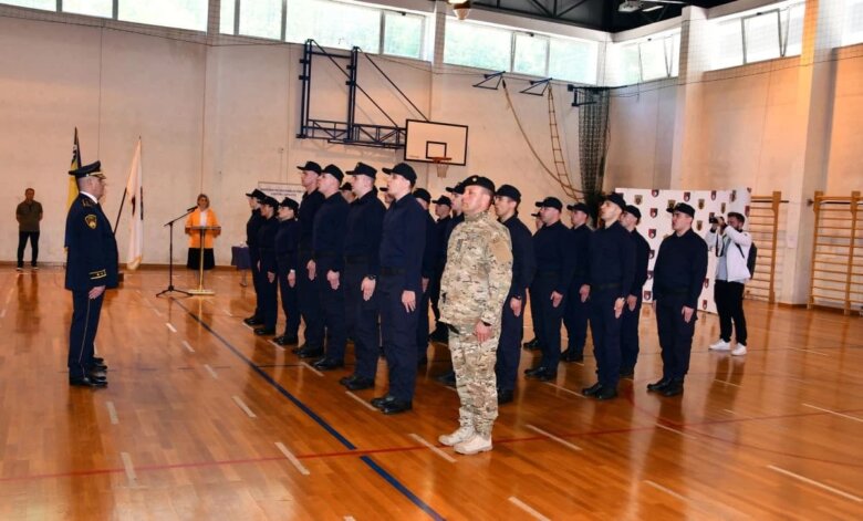 Kadeti položili zakletvu: 28 mlađih inspektora počinje s radom u upravi policije MUP-a KS
