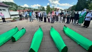 Ispraćaj bratunačkih žrtava: Najmlađa među njima – beba Almera Paraganlija