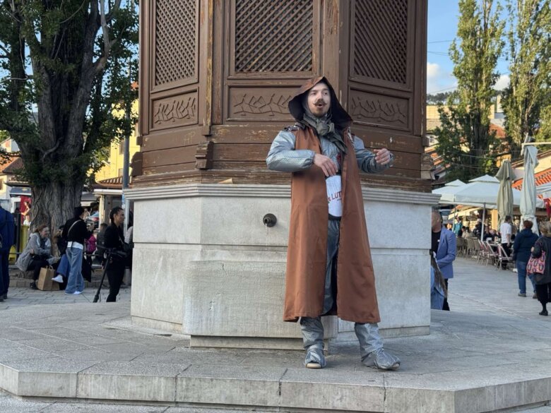 CYBER TELAL PROGOVORIO U SARAJEVU: TRADICIJA DOBILA DIGITALNO TIJELO, A ULIČNI GLASNIK FUTURISTIČKI GLAS