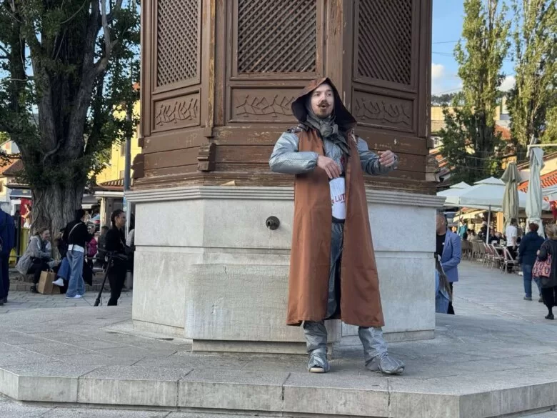 CYBER TELAL PROGOVORIO U SARAJEVU: TRADICIJA DOBILA DIGITALNO TIJELO, A ULIČNI GLASNIK FUTURISTIČKI GLAS