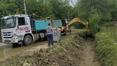 FOTO:  Sanacija puteva i čišćenje potoka u Mjesnoj zajednici Luka kod Ilijaša