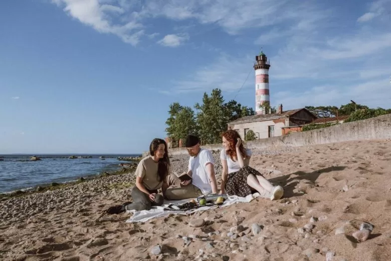 letovanje-plaža-druženje