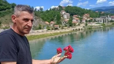 Još se traga za 487 ubijenih u Višegradu: Bačeno 3.000 ruža za 3.000 žrtava