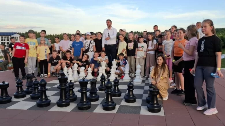 Načelnik Ilijaša Amar Dovadžija posjetio učenike u Ajdinovićima, podržavajući kreativno učenje