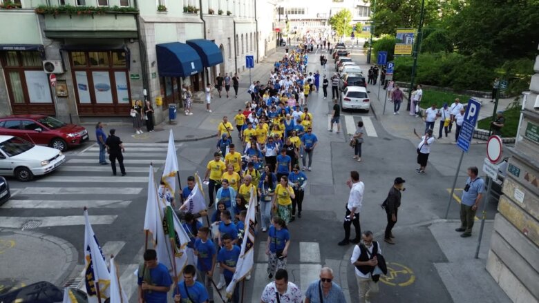 Održan svečani defile ulicama Sarajeva “Mladi na putu života”