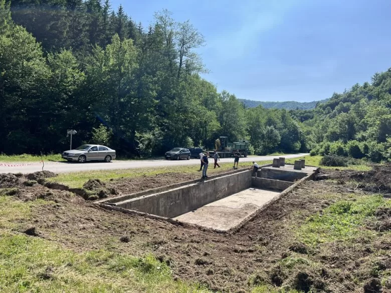 Aktivisti u Srednjem kod Ilijaša vraćaju sjaj naselju: Očišćena Lepa luka