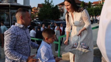 Načelnica Benjamina Karić čestitala Kurban bajram i podijelila baklavu vjernicima u Pofalićima