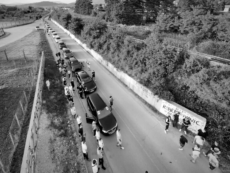 Upriličen defile automobila u čast nastradalog Ilijašanina: Robi počivaj u miru