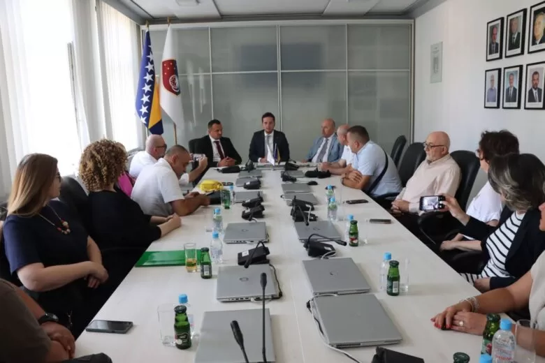 Zdravstveni radnici u KS dobili snažniju podršku – satnica veća za 10%!