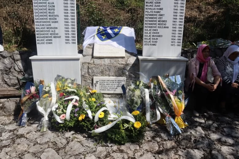 U Sokolini kod Srednjeg obilježena tužna 33. godišnjica zločina nad bošnjačkim civilima iz naselja Ahatovići, Dobroševići i Bojnik