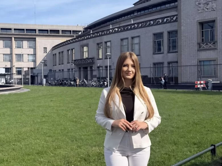 Emina Bešlija – mlada pravnica iz Sarajeva predstavlja Bosnu i Hercegovinu na prestižnom međunarodnom takmičenju u Haagu