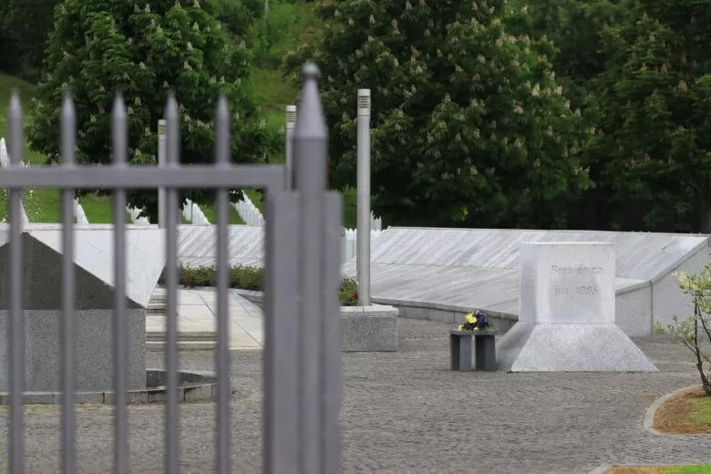 Poziv da svi dođu u bijelim majicama i maramama