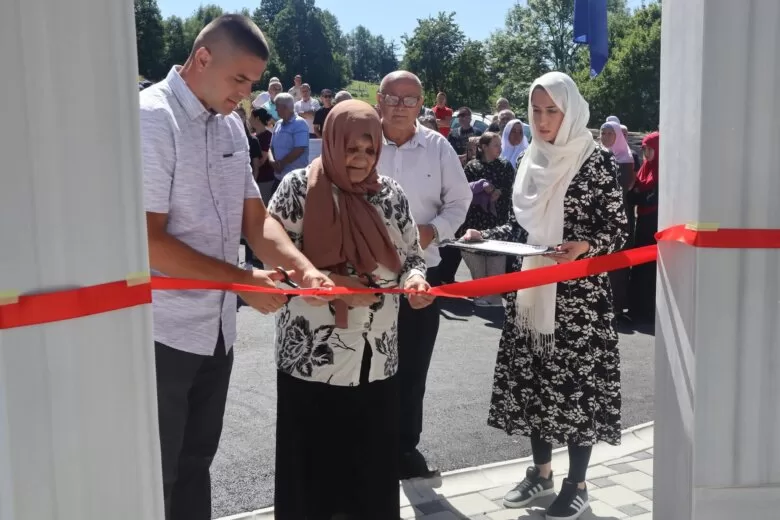 Svečano otvoreno Spomen obilježje šehidima i obilježen Dan herojskog otpora u Medojevićima