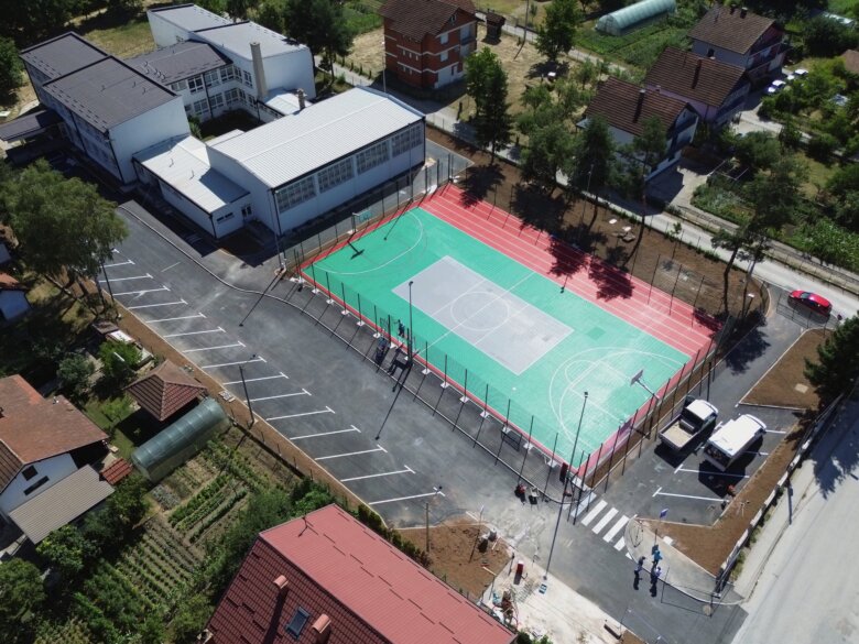 Sportska ploha u OŠ “Podlugovi” – Radovi u završnoj fazi