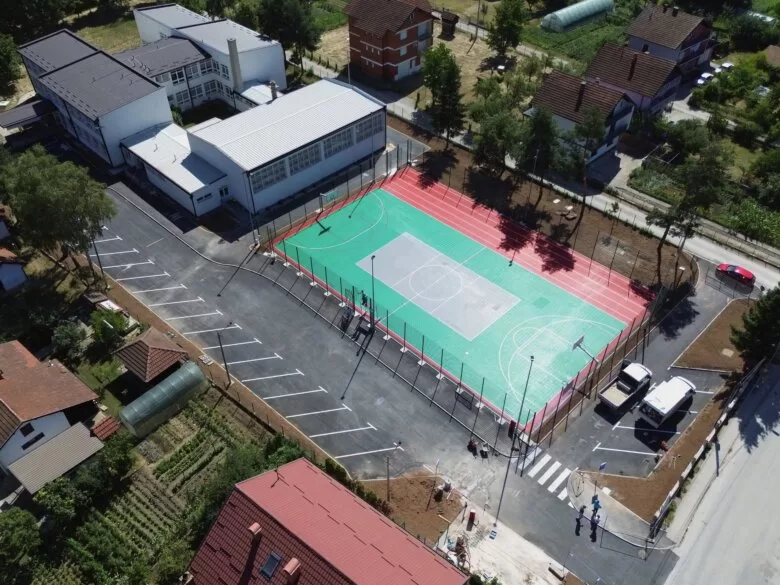 Sportska ploha u OŠ “Podlugovi” – Radovi u završnoj fazi