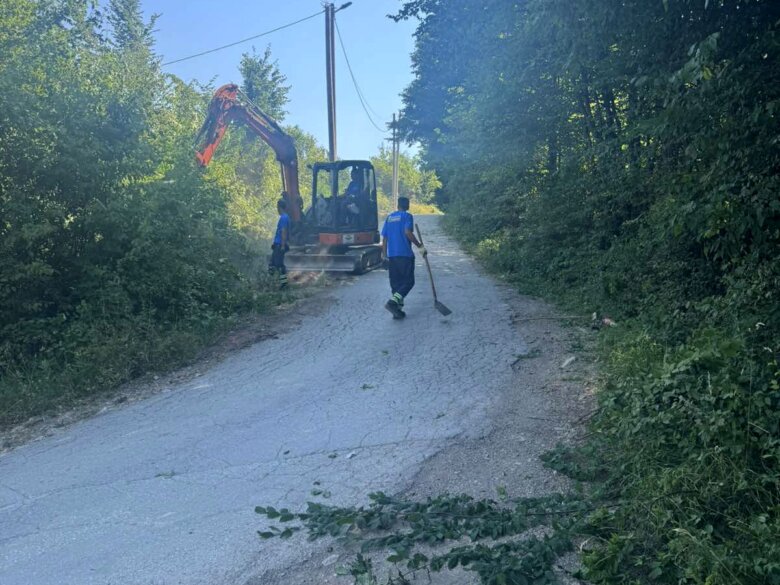 U toku radovi na uređuju putnog pojasa na Karašnici kod Ilijaša