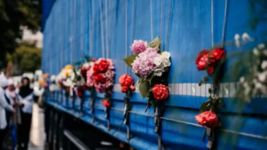 Tužna kolona s tabutima posmrtnih ostataka žrtava genocida u Srebrenici ispraćena iz Ilijaša