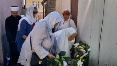 Majke Srebrenice i preživjele žrtve genocida obilaze mjesta masovnih stratišta