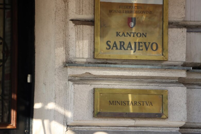 Počela isplata naknada po osnovu zaštite porodice s djecom za juni 2025.