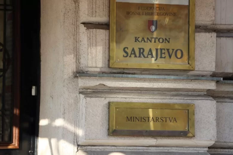 Počela isplata naknada po osnovu zaštite porodice s djecom za juni 2025.