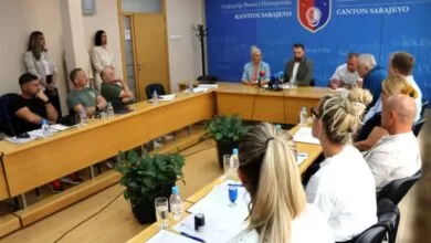 Potpisani ugovori s veterinarskim organizacijama za provođenje mjera zaštite pasa lutalica u Kantonu Sarajevo