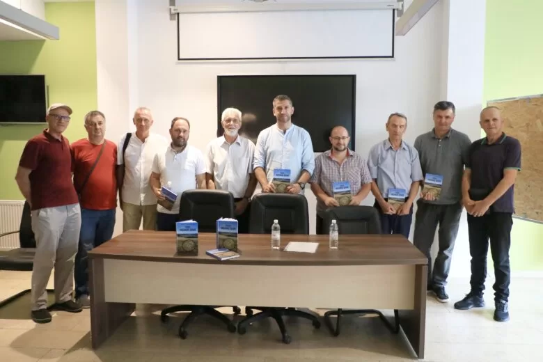 Knjiga Miralema Devića “Kahvenisanje uz memoare iz vrućanske sehare” promovisana u Ilijašu