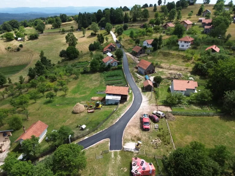 Asfaltiran još jedan put na području općine Ilijaš: 240 metara novog asfalta za Vrutke