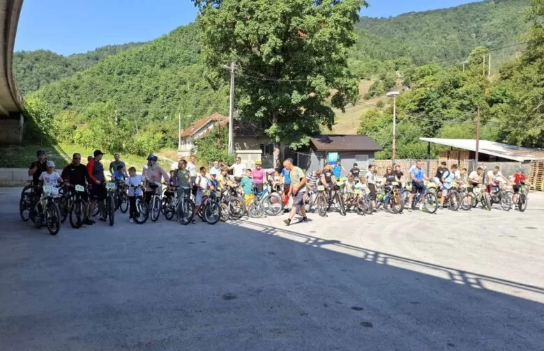 MZ SREDNJE: Održana Biciklijada-Put sjećanja