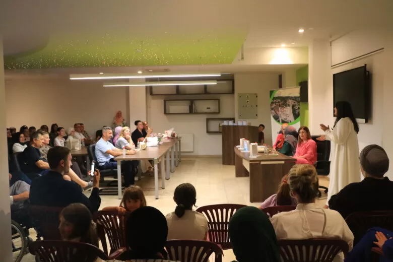 U Ilijašu upriličena promocija knjige “Vjetar u tvoja jedra” autorice Hatidže Hodžić