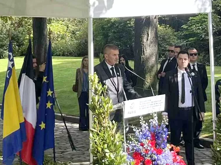 Preživjeli genocida 11 juli ‘95 u Parizu na otvorenju Memorijala genocida u Srebrenici