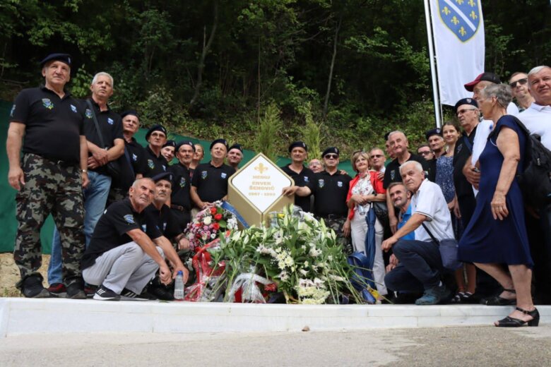 Obilježena godišnjica pogibije heroja Specijalne jedinice MUP-a RBiH, otkriven spomenik na brdu Žuč