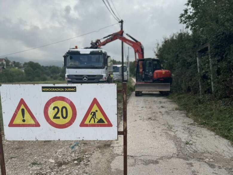 Počela rekonstrukcija puta u naselju Sovrle na području MZ Podlugovi (od Ine do Korita)