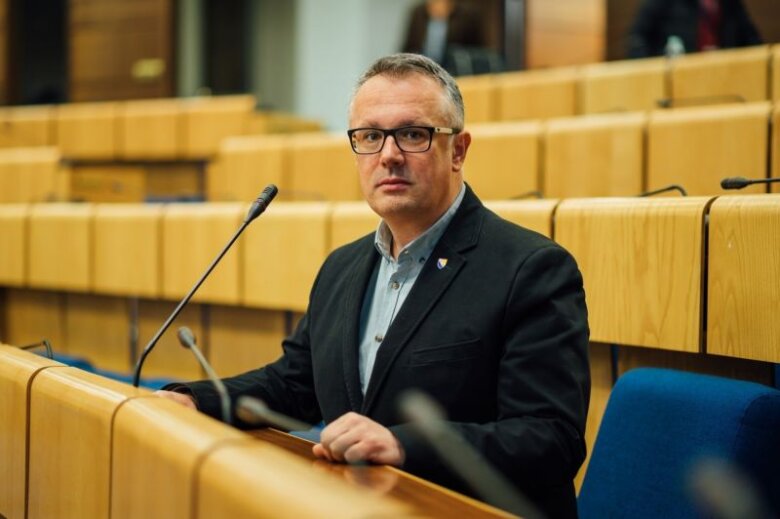 Parlamentarac Sanel Kajan zatražio zabranu korida i drugih borbi životinja u FBiH