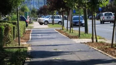 Asfaltirana pješačka staza pored zgrade Elektrodistribucije u Ilijašu