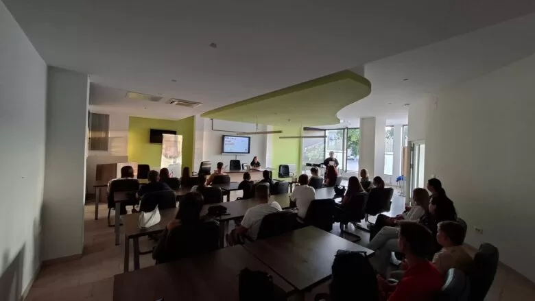 U Biznis centru Ilijaš održana Panel diskusija za mlade pod nazivom “U čemu se ja mogu pronaći?”