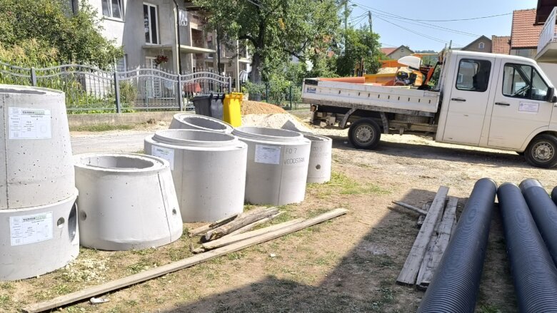 Nastavljeno proširenje kanalizacione mreže u Podlugovima
