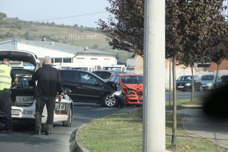 Saobraćajna nesreća na putu Ilijaš–Stari Ilijaš, policija na terenu
