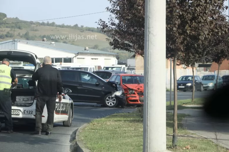 Saobraćajna nesreća na putu Ilijaš–Stari Ilijaš, policija na terenu