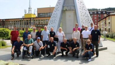 Predstavnici Saveza brigadnih udruženja 1.Korpusa Armije R BiH i općine Olovo odali počast šehidima i poginulim borcima na Trgu “Senahid Bolić Bolo”