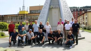 Predstavnici Saveza brigadnih udruženja 1.Korpusa Armije R BiH i općine Olovo odali počast šehidima i poginulim borcima na Trgu “Senahid Bolić Bolo”