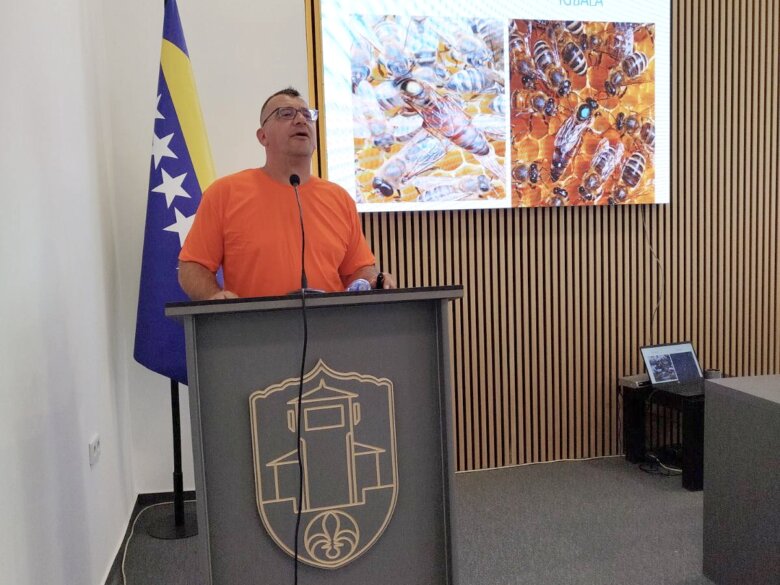 Elvir Čutura iz Ilijaša predavač na 8. Međunarodnom sajmu pčelarstva u Gradačcu