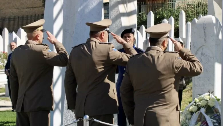 Polaganjem cvijeća na Kovačima i Vječnoj vatri obilježena godišnjica formiranja 1. korpusa Armije RBiH