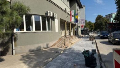 U Visokom napreduju radovi na sanaciji trotoara u ulici Branilaca Bosne