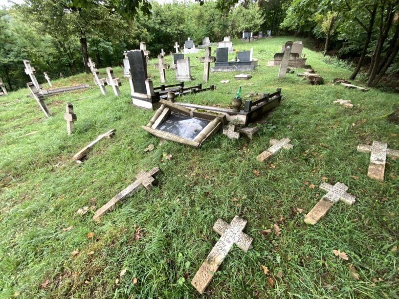 Brojne osude zbog skrnavljenja pravoslavnog groblja kod Zenice