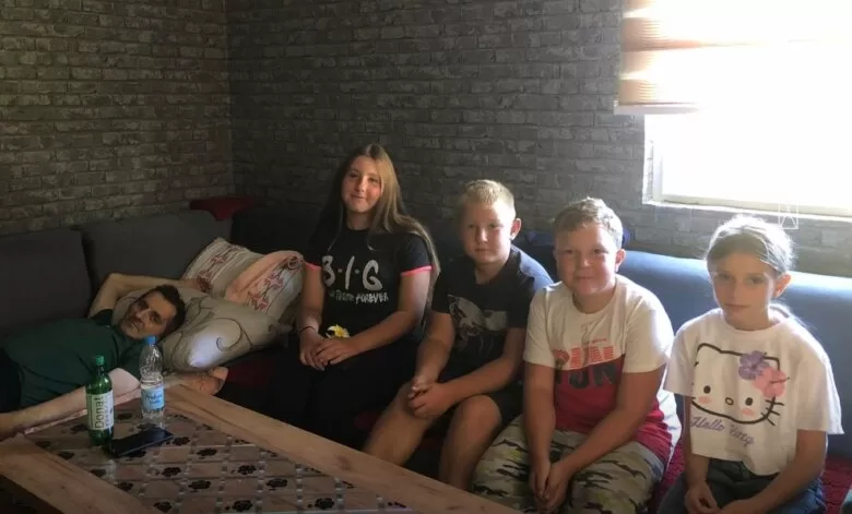 Mališani iz naselja Koritnik pokazali veliko srce: Prikupili 500 KM za teško oboljele Merimu Trebo i njenog oca