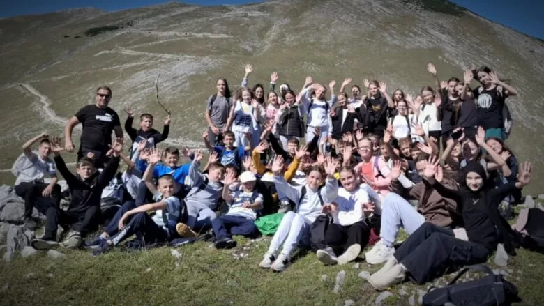 Uspješan planinarski pohod ilijaških učenika na Bjelašnici: Osvojen vrh Javorak